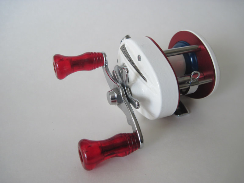Vintage Red Shakespeare Combo 700 Large Spinning Fishing Reel/ 20 To 40Lb  Test 